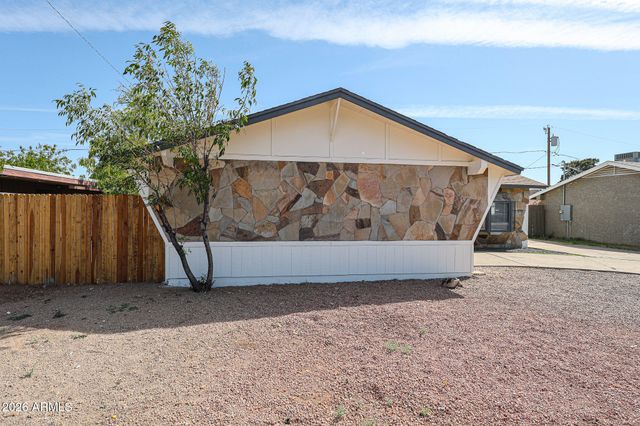 3119 W COUNTRY GABLES Drive, Phoenix, AZ 85053