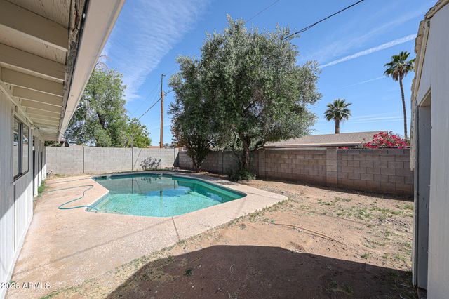 3119 W COUNTRY GABLES Drive, Phoenix, AZ 85053