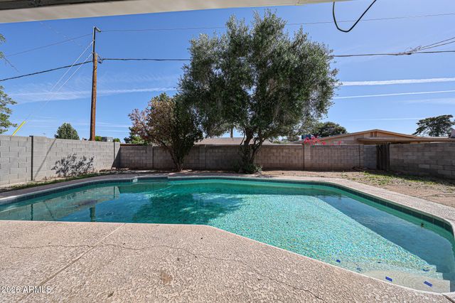 3119 W COUNTRY GABLES Drive, Phoenix, AZ 85053