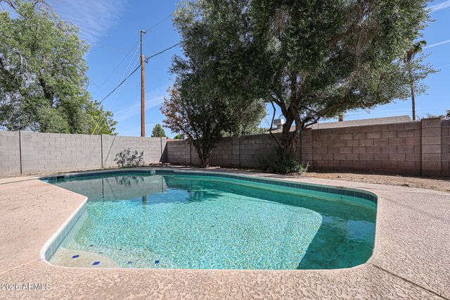 3119 W COUNTRY GABLES Drive, Phoenix, AZ 85053