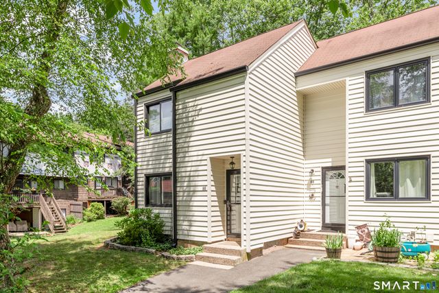 86 Hampton Park 86, Branford, CT 06405