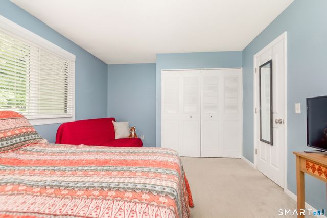 86 Hampton Park 86, Branford, CT 06405