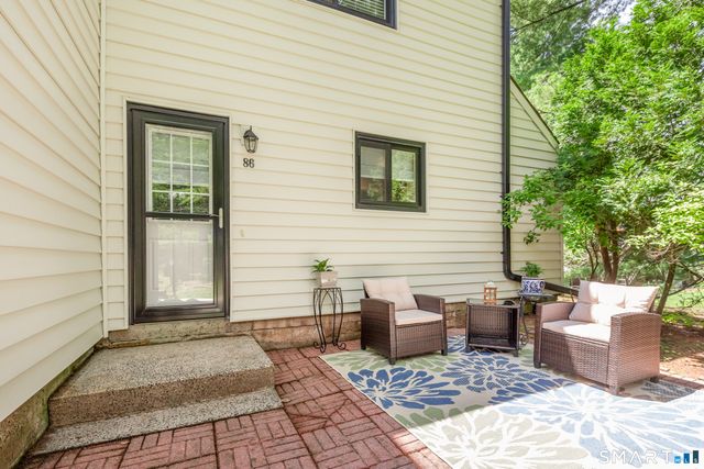 86 Hampton Park 86, Branford, CT 06405
