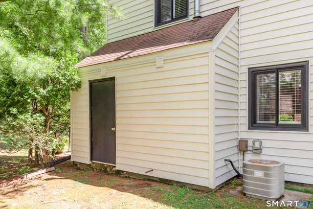 86 Hampton Park 86, Branford, CT 06405