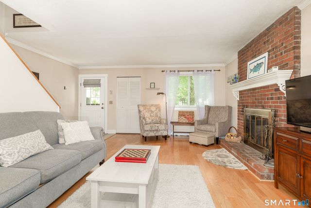 86 Hampton Park 86, Branford, CT 06405