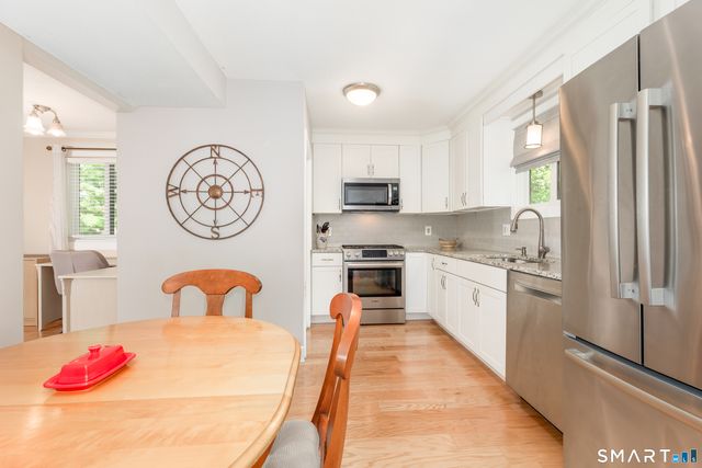 86 Hampton Park 86, Branford, CT 06405