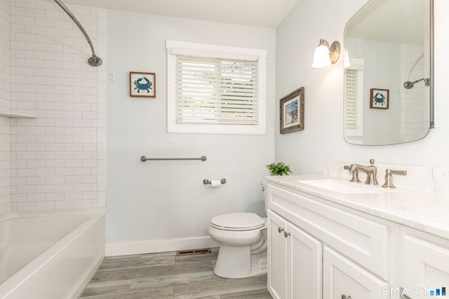 86 Hampton Park 86, Branford, CT 06405