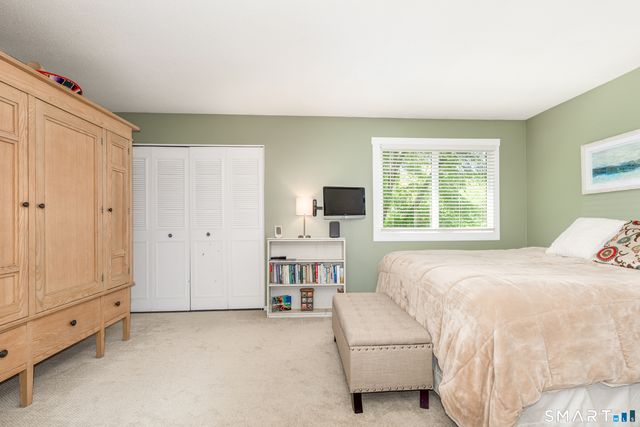 86 Hampton Park 86, Branford, CT 06405