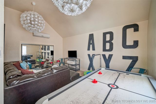 2251 S Saint Louis Avenue, Tulsa, OK 74114