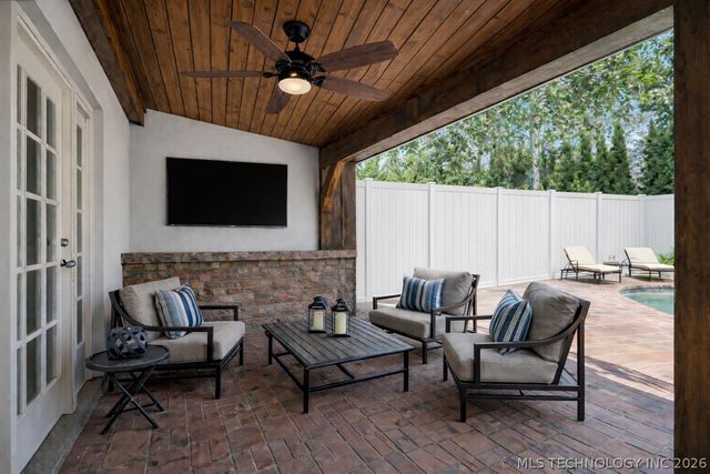 2251 S Saint Louis Avenue, Tulsa, OK 74114