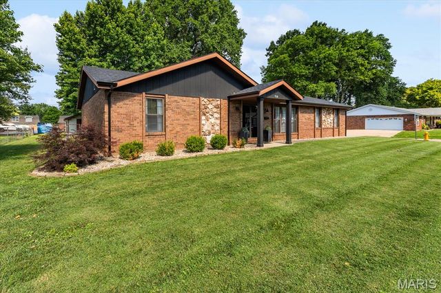 715 N Lincoln Avenue, O'fallon, IL 62269