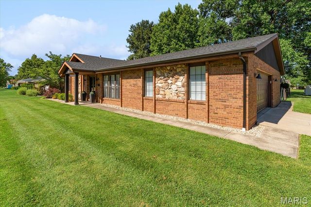 715 N Lincoln Avenue, O'fallon, IL 62269