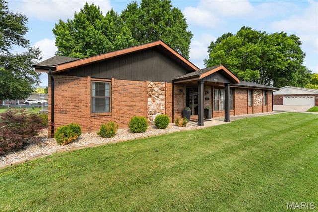 715 N Lincoln Avenue, O'fallon, IL 62269