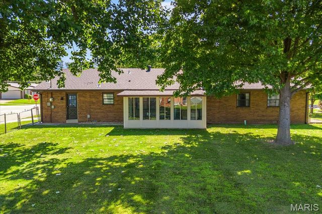 715 N Lincoln Avenue, O'fallon, IL 62269