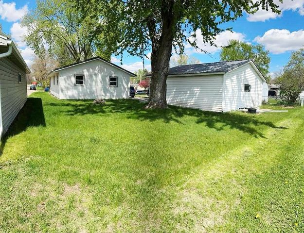 1100 18th Avenue, Charles City, IA 50616