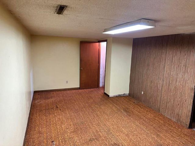 1100 18th Avenue, Charles City, IA 50616