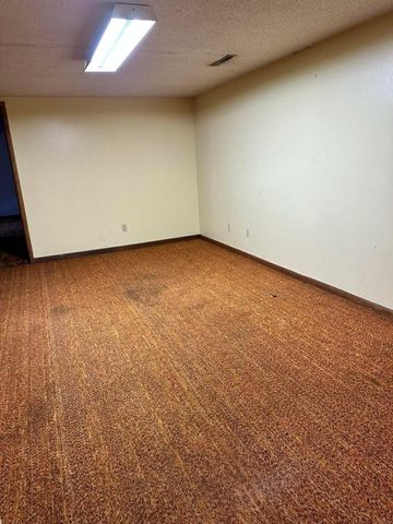 1100 18th Avenue, Charles City, IA 50616