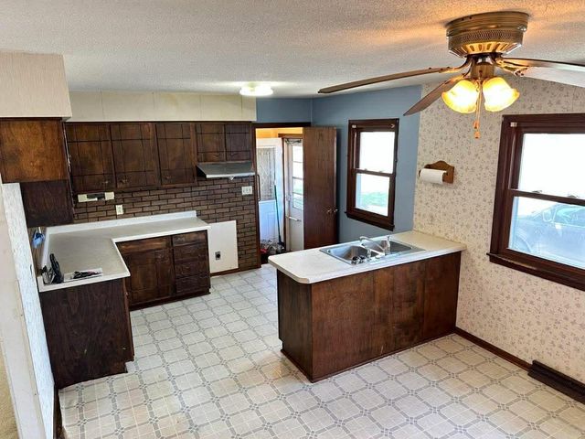 1100 18th Avenue, Charles City, IA 50616