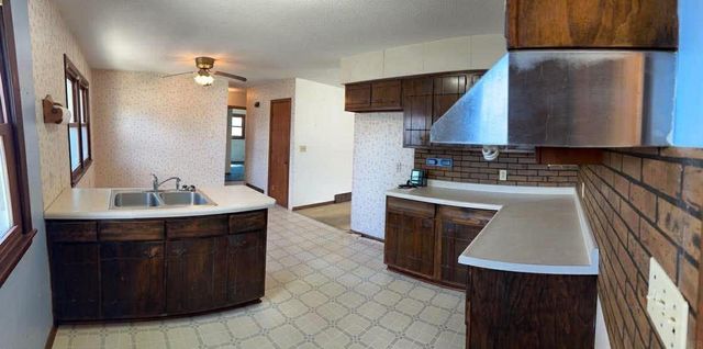 1100 18th Avenue, Charles City, IA 50616