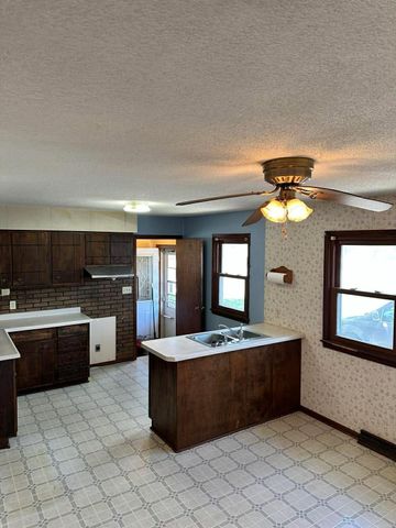 1100 18th Avenue, Charles City, IA 50616
