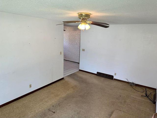 1100 18th Avenue, Charles City, IA 50616