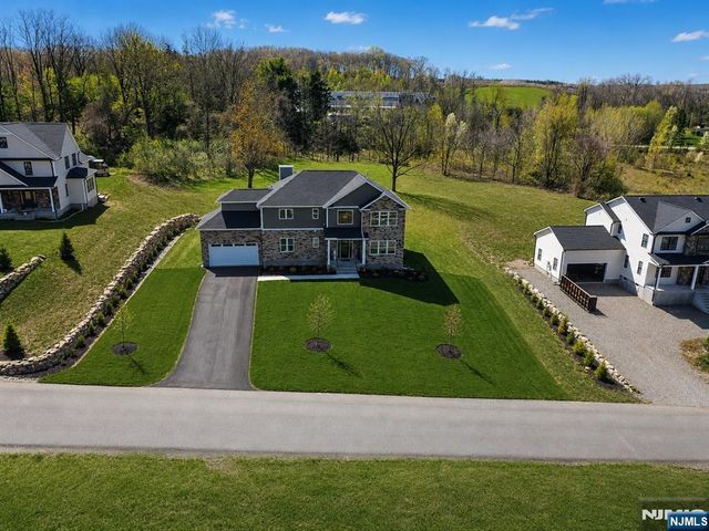 7 Emerald Drive, Hardyston, NJ 07419