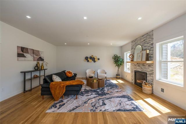 7 Emerald Drive, Hardyston, NJ 07419