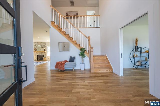 7 Emerald Drive, Hardyston, NJ 07419
