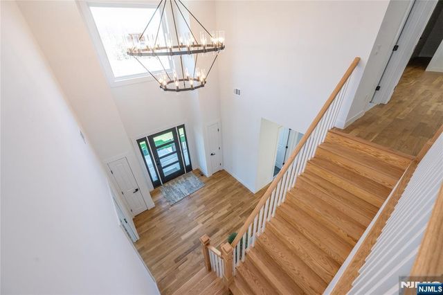 7 Emerald Drive, Hardyston, NJ 07419