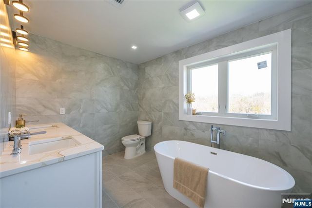 7 Emerald Drive, Hardyston, NJ 07419