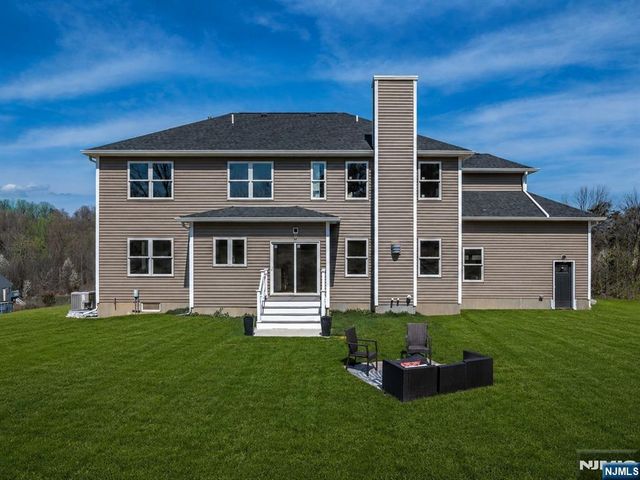 7 Emerald Drive, Hardyston, NJ 07419