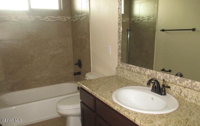 1071 IRON HILL Avenue, Santa Teresa, NM 88008