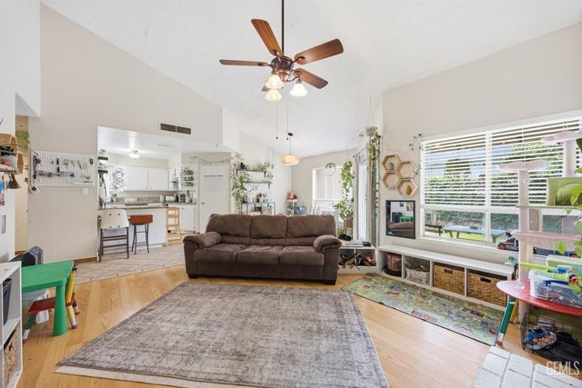 3713 Westporte Court, Bakersfield, CA 93309