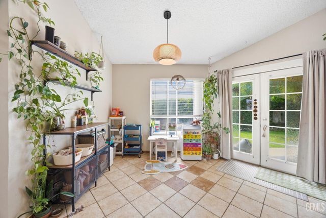 3713 Westporte Court, Bakersfield, CA 93309
