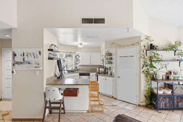 3713 Westporte Court, Bakersfield, CA 93309