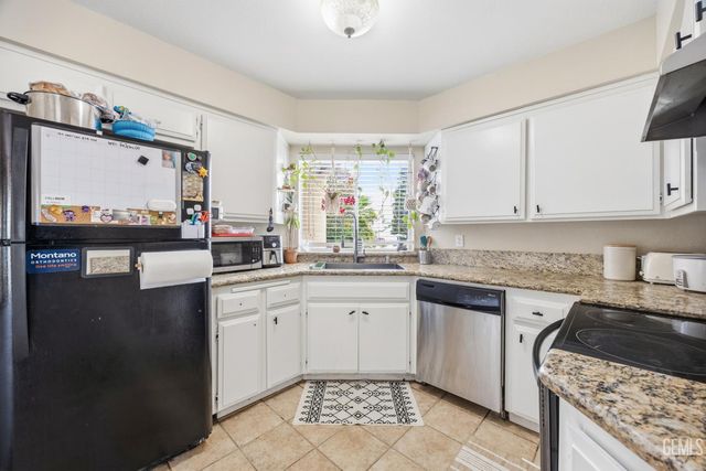3713 Westporte Court, Bakersfield, CA 93309