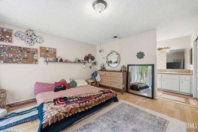3713 Westporte Court, Bakersfield, CA 93309