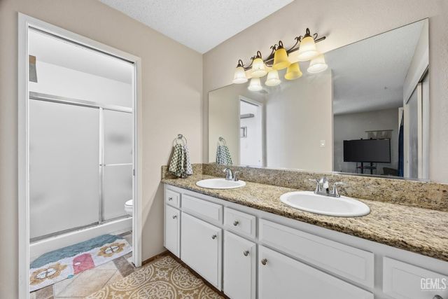 3713 Westporte Court, Bakersfield, CA 93309