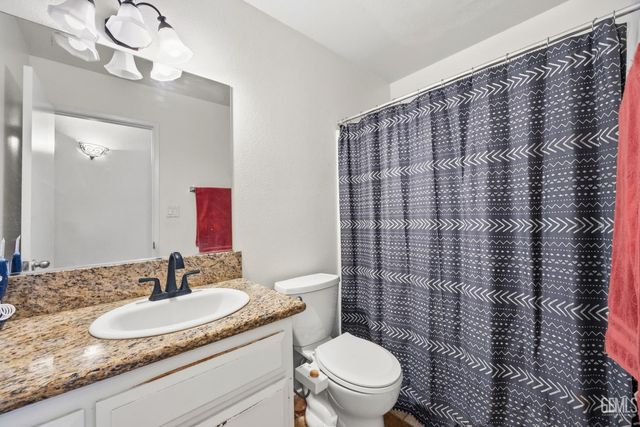 3713 Westporte Court, Bakersfield, CA 93309