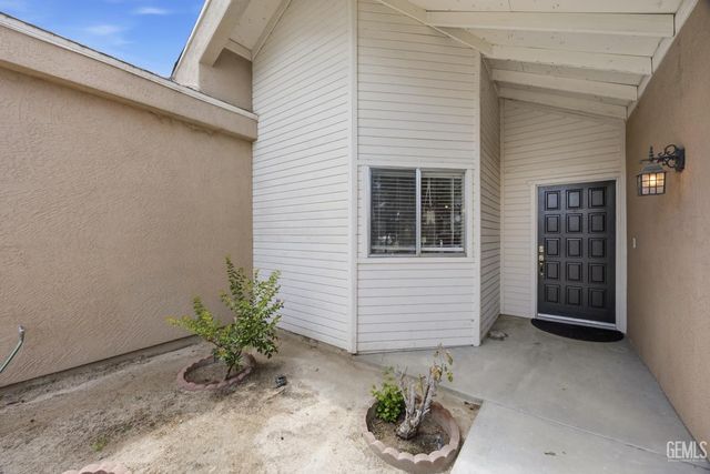 3713 Westporte Court, Bakersfield, CA 93309