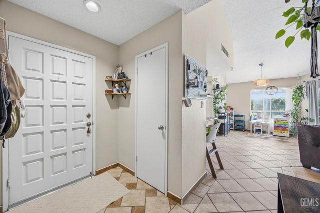 3713 Westporte Court, Bakersfield, CA 93309