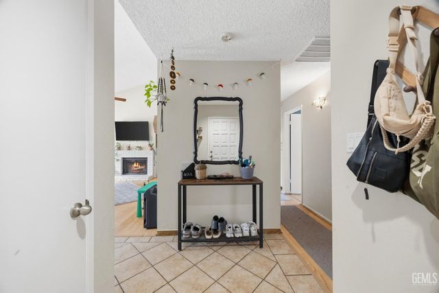3713 Westporte Court, Bakersfield, CA 93309