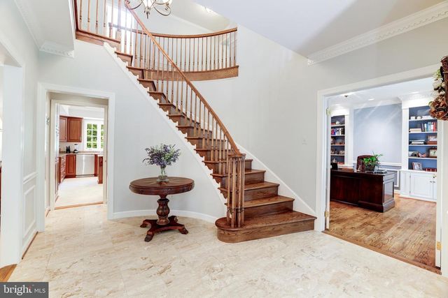 5501 W RIDGE VIEW DR, Fairfax, VA 22030