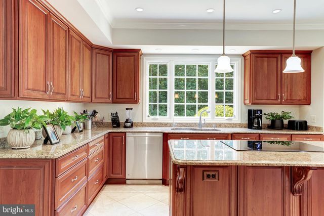 5501 W RIDGE VIEW DR, Fairfax, VA 22030
