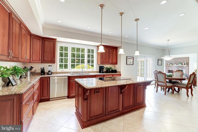 5501 W RIDGE VIEW DR, Fairfax, VA 22030