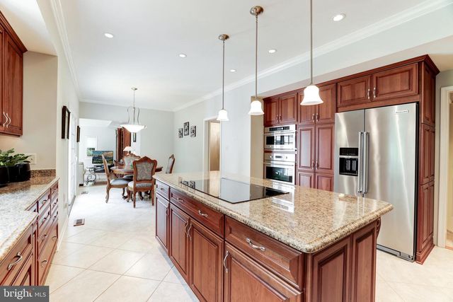 5501 W RIDGE VIEW DR, Fairfax, VA 22030