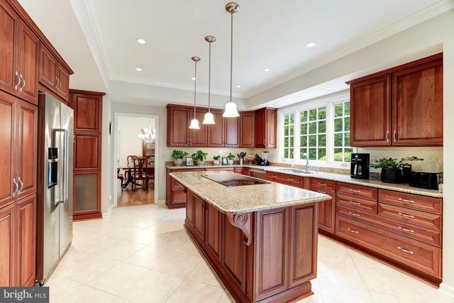 5501 W RIDGE VIEW DR, Fairfax, VA 22030