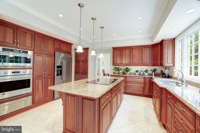 5501 W RIDGE VIEW DR, Fairfax, VA 22030