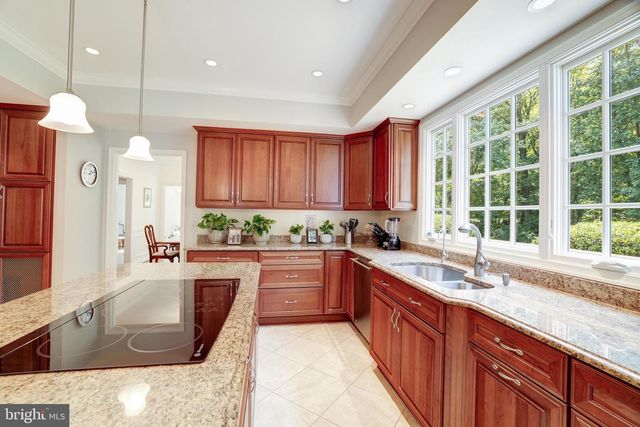 5501 W RIDGE VIEW DR, Fairfax, VA 22030