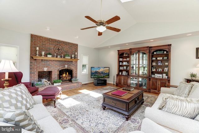 5501 W RIDGE VIEW DR, Fairfax, VA 22030